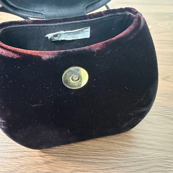 Cache Vintage Y2K Black Velvet and Satin Crossbody Evening Bag - Picture 7 of 12